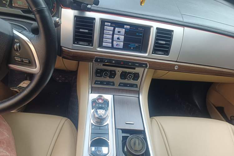 Used Jaguar XF 2015 XF 2.0T Prestige Edition Audio And AC Panel