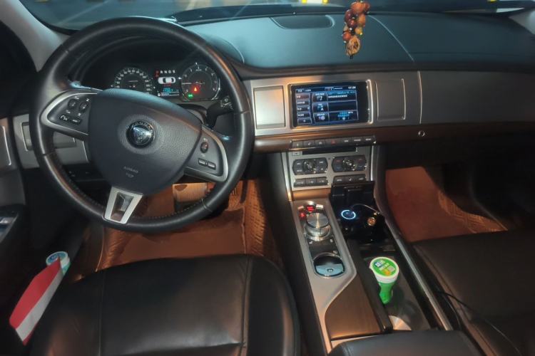 Used Jaguar XF 2015 XF 2.0T 80th Anniversary Collector's Edition Center Console