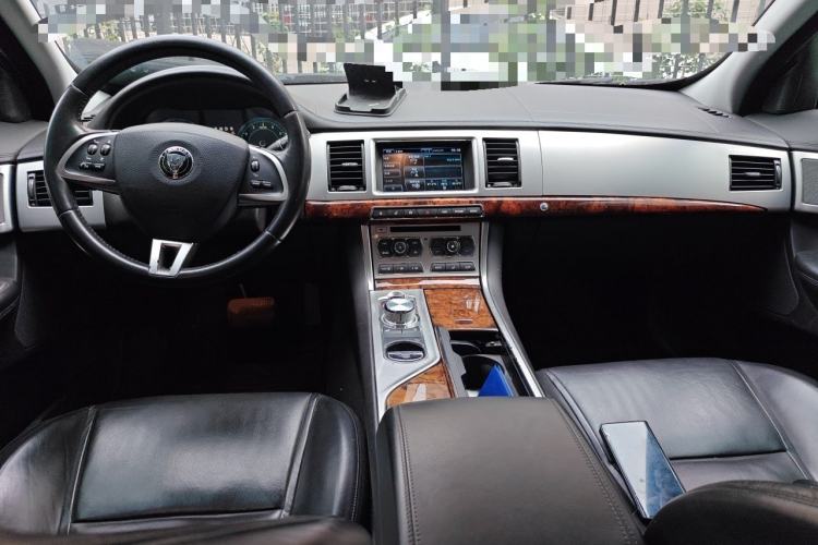 Used Jaguar XF 2015 XF 2.0T 80th Anniversary Limited Edition Luxury Model Center Console