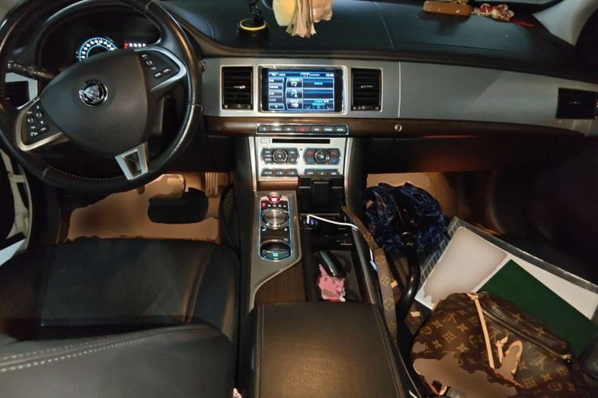 Used Jaguar XF 2015 XF 2.0T Prestige Edition Center Console