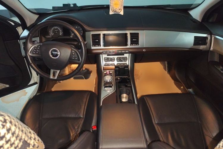 Used Jaguar XF 2015 XF 2.0T 80th Anniversary Collector's Edition Center Console