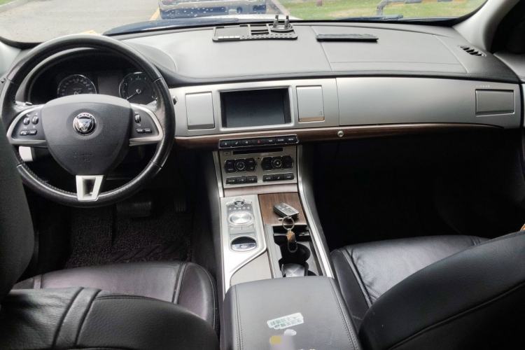 Used Jaguar XF 2015 XF 2.0T Prestige Edition Center Console