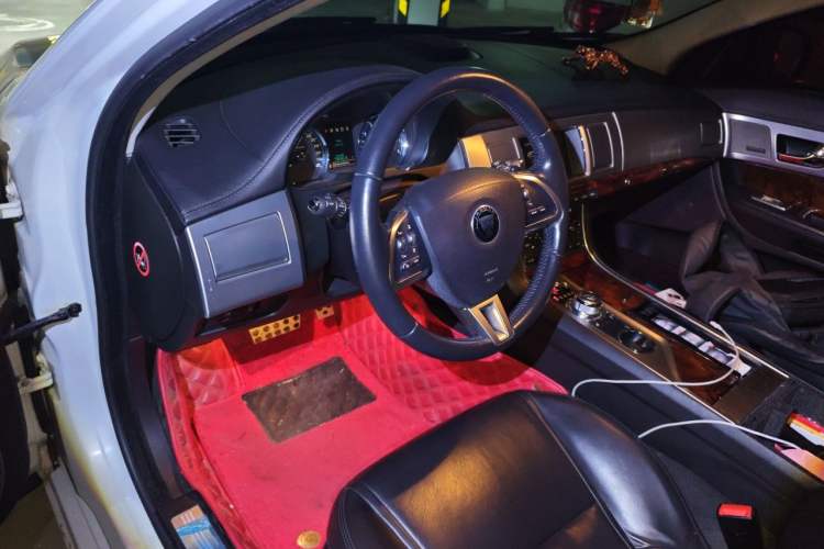 Used Jaguar XF 2015 XF 2.0T Luxury Edition Center Console