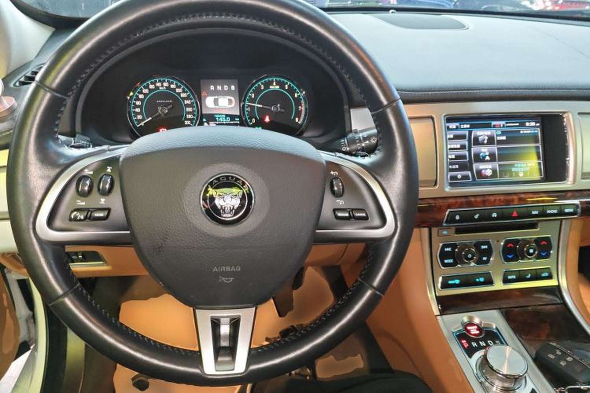 Used Jaguar XF 2015 XF 2.0T Luxury Edition Center Console