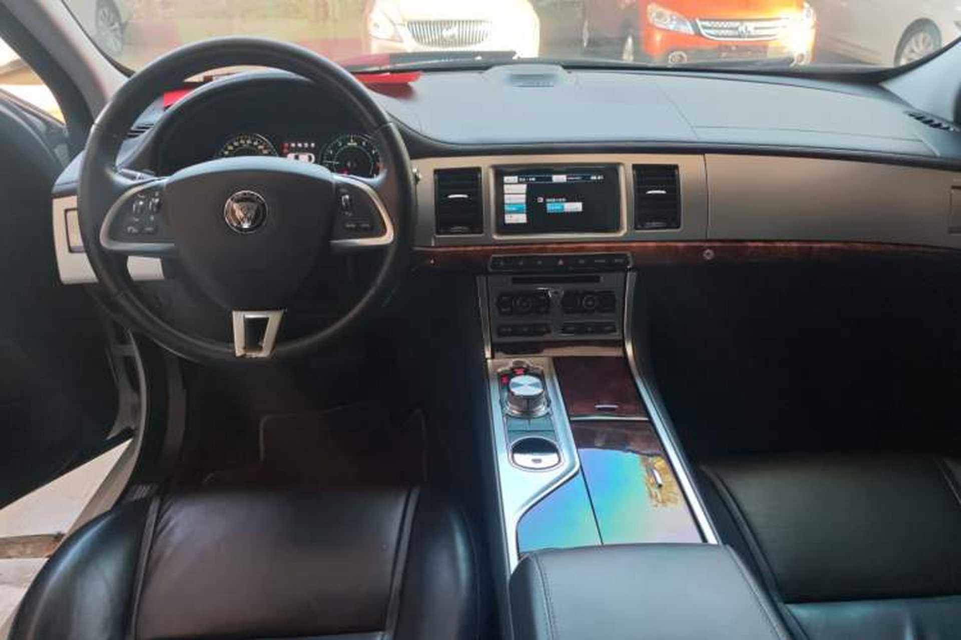 Used Jaguar XF 2015 XF 2.0T Luxury Edition Center Console