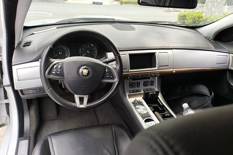Used Jaguar XF 2015 XF 2.0T Prestige Edition Center Console