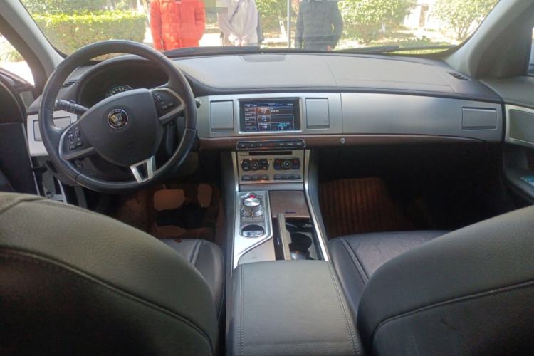 Used Jaguar XF 2015 XF 2.0T 80th Anniversary Collector's Edition Center Console