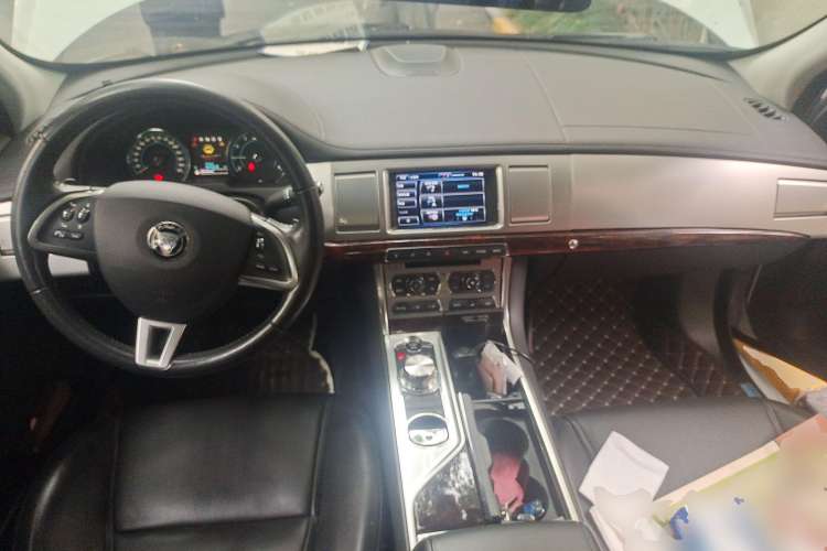 Used Jaguar XF 2015 XF 2.0T Luxury Edition Center Console