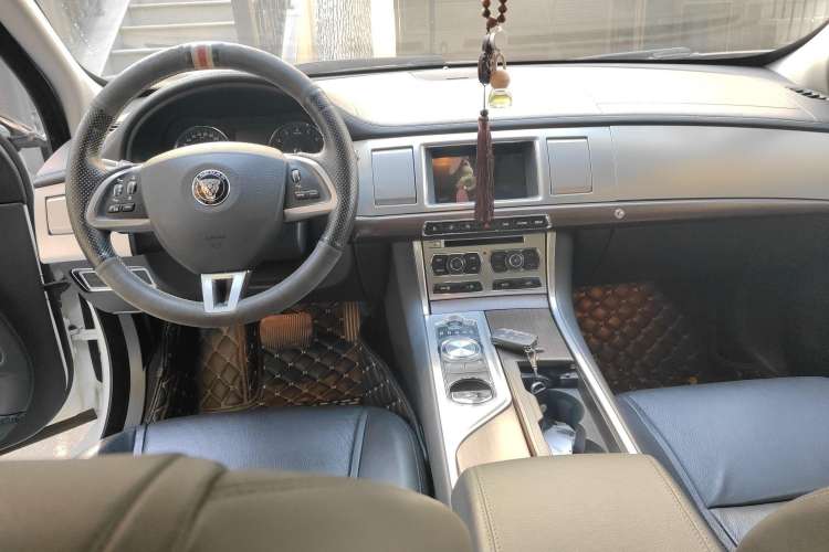 Used Jaguar XF 2015 XF 2.0T Prestige Edition Center Console