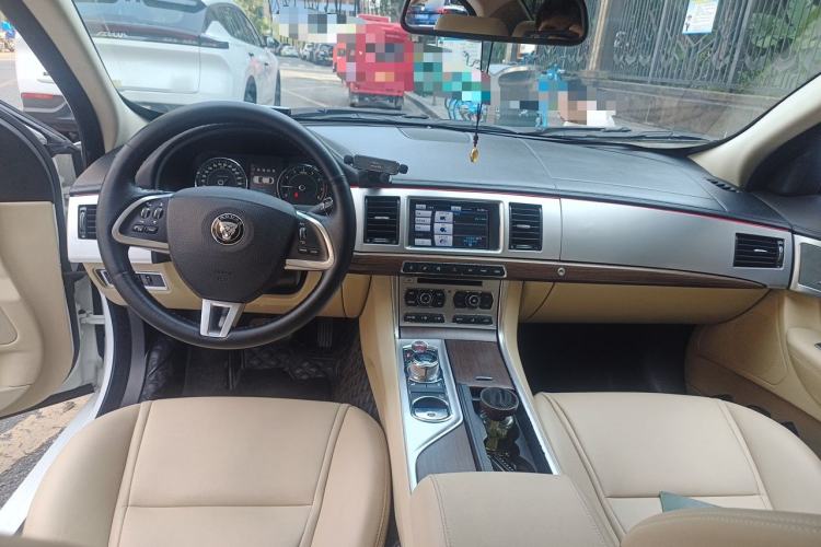 Used Jaguar XF 2015 XF 2.0T Prestige Edition Center Console