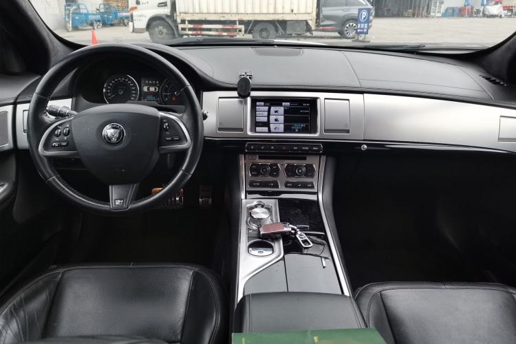 Used Jaguar XF 2015 XF 3.0 SC R-Sport Luxury Edition Center Console