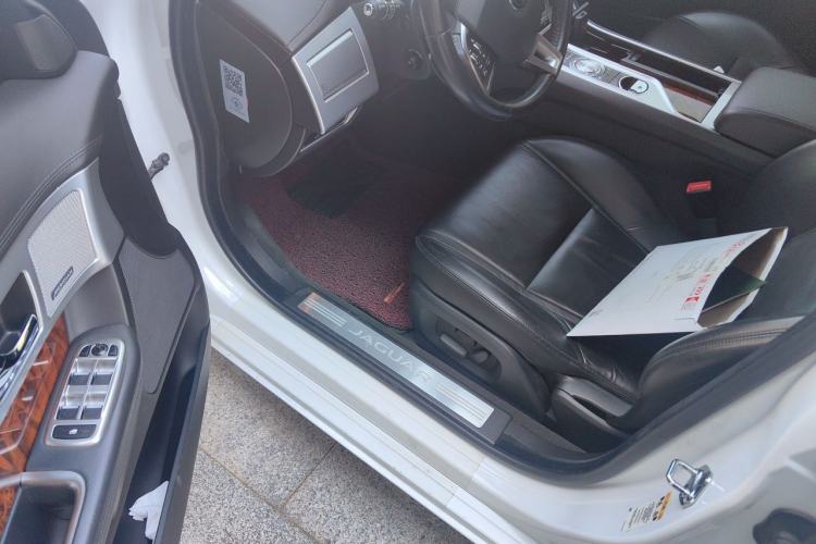 Used Jaguar XF 2015 XF 2.0T Luxury Edition Driver Seat