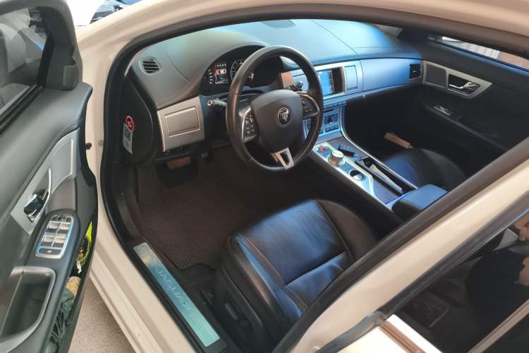 Used Jaguar XF 2015 XF 2.0T Prestige Edition Driver Seat