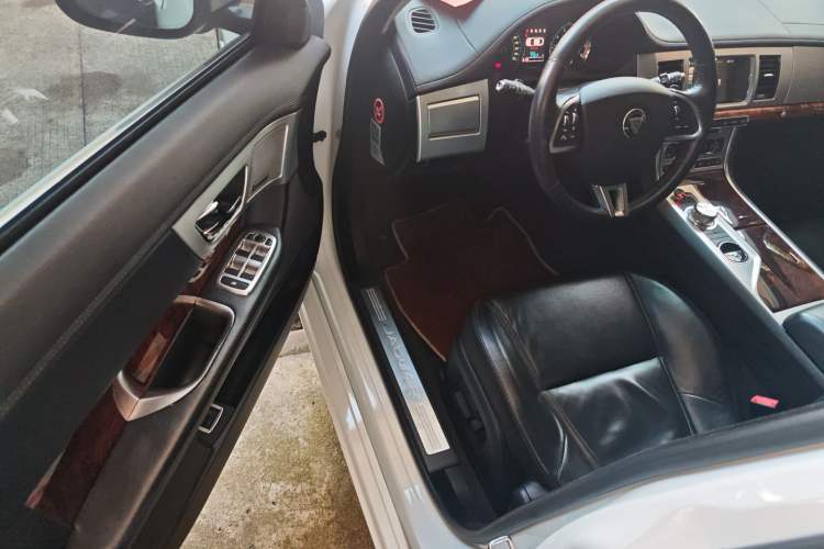 Used Jaguar XF 2015 XF 2.0T Luxury Edition Driver Seat