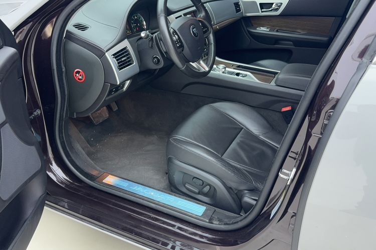 Used Jaguar XF 2015 XF 2.0T Sportbrake Luxury Edition Driver Seat