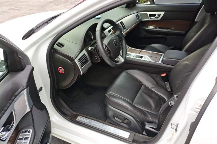 Used Jaguar XF 2015 XF 2.0T Sportbrake Luxury Edition Driver Seat