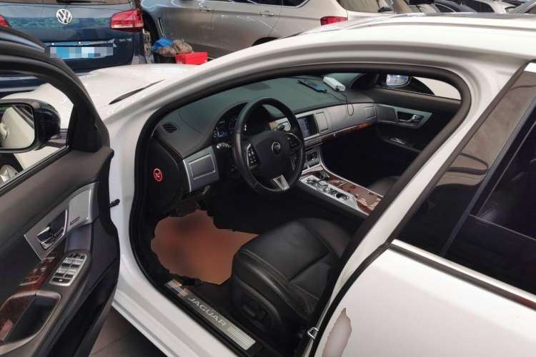 Used Jaguar XF 2015 XF 2.0T Sportbrake Luxury Edition Driver Seat