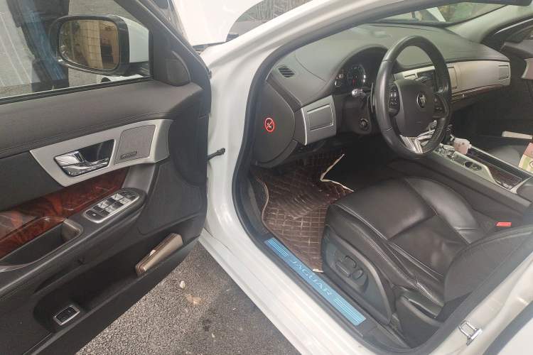 Used Jaguar XF 2015 XF 2.0T Luxury Edition Driver Seat