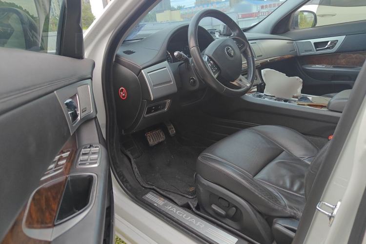 Used Jaguar XF 2015 XF 2.0T Sportbrake Luxury Edition Driver Seat