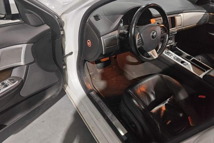 Used Jaguar XF 2015 XF 2.0T Prestige Edition Driver Seat