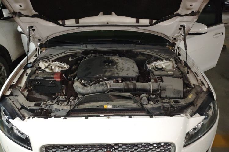 Used Jaguar XF  Engine Bay