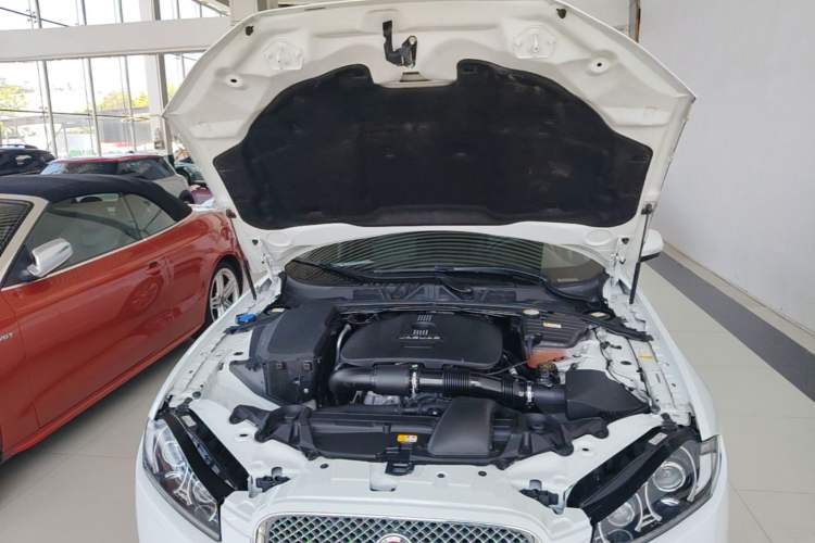 Used Jaguar XF 2015 XF 2.0T Sportbrake Luxury Edition Engine Bay