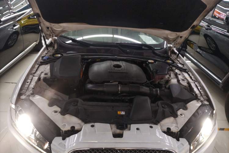 Used Jaguar XF 2015 XF 2.0T Prestige Edition Engine Bay