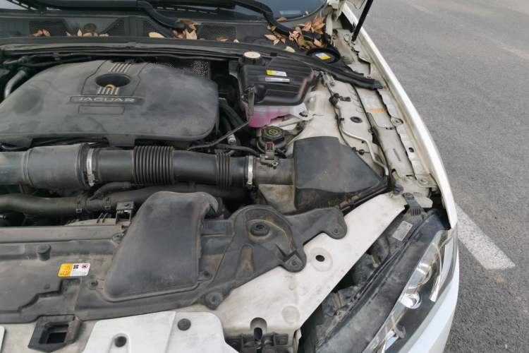 Used Jaguar XF 2015 XF 2.0T Sportbrake Luxury Edition Engine Bay Left