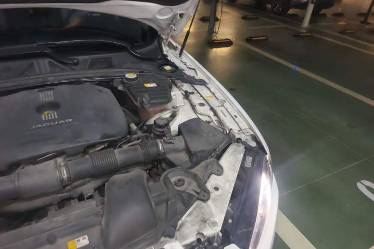 Used Jaguar XF 2015 XF 2.0T 80th Anniversary Collector's Edition Engine Bay Left