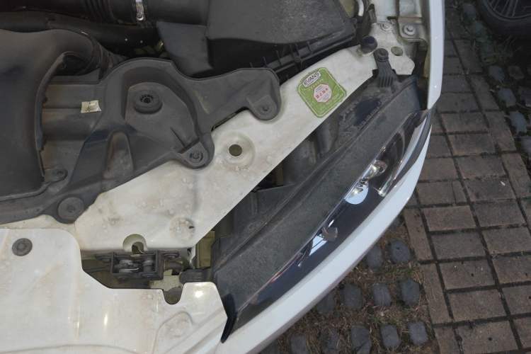 Used Jaguar XF 2015 XF 2.0T Sportbrake Luxury Edition Engine Bay Left