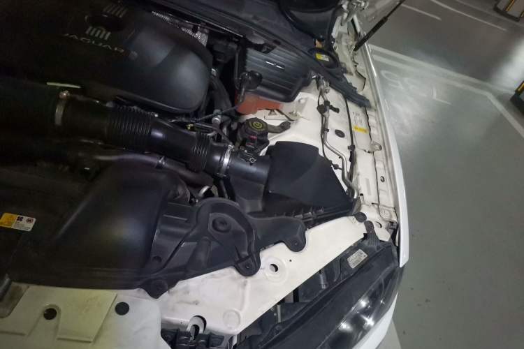 Used Jaguar XF 2015 XF 2.0T Sportbrake Luxury Edition Engine Bay Left
