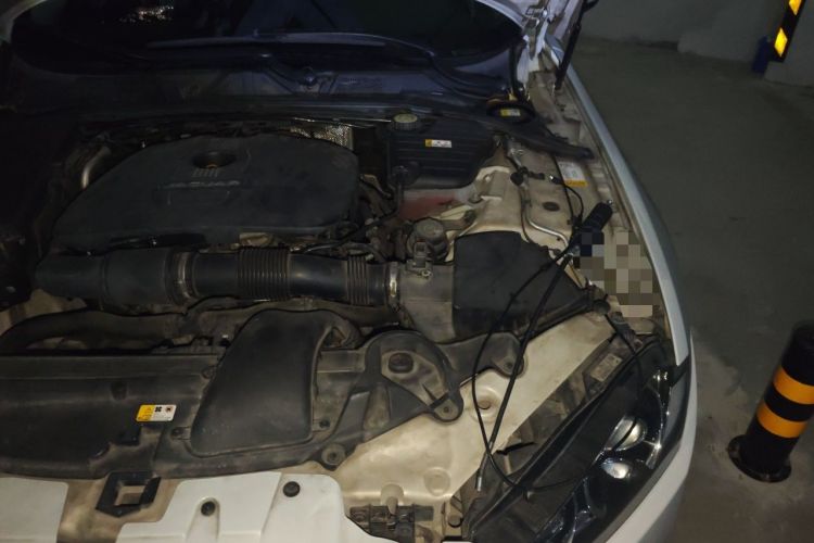 Used Jaguar XF 2015 XF 2.0T Luxury Edition Engine Bay Left