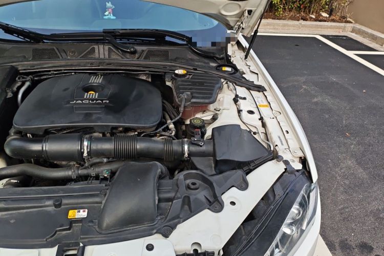 Used Jaguar XF 2015 XF 2.0T Sportbrake Luxury Edition Engine Bay Left