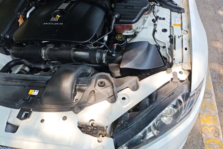Used Jaguar XF 2015 XF 2.0T Sportbrake Luxury Edition Engine Bay Left
