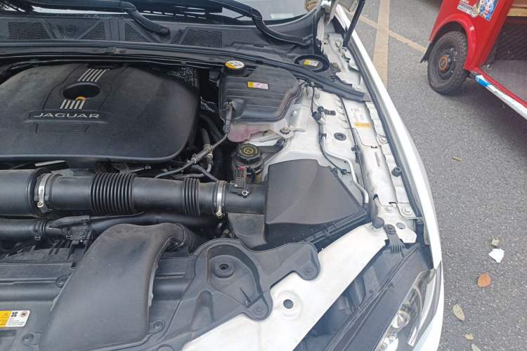 Used Jaguar XF 2015 XF 2.0T Prestige Edition Engine Bay Left