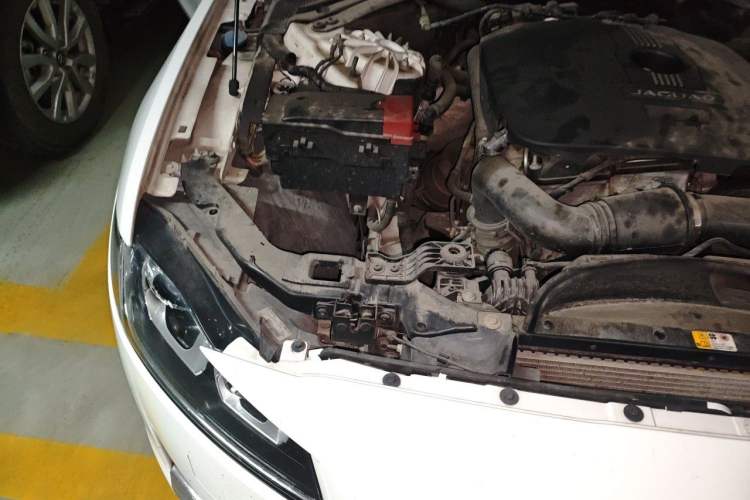 Used Jaguar XF  Engine Bay Right
