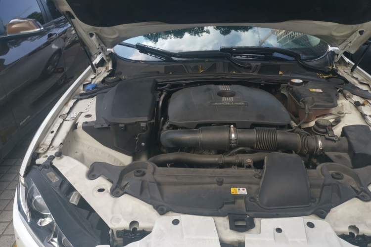 Used Jaguar XF 2015 XF 2.0T Prestige Edition Engine Bay Right