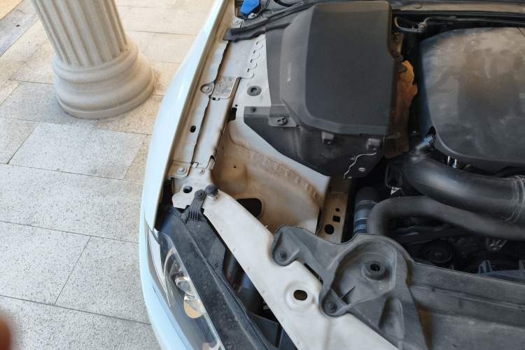 Used Jaguar XF 2015 XF 2.0T Prestige Edition Engine Bay Right