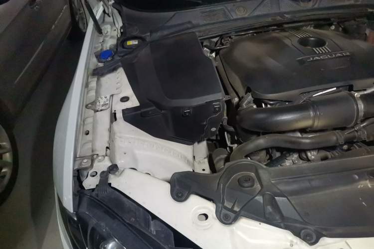 Used Jaguar XF 2015 XF 2.0T Sportbrake Luxury Edition Engine Bay Right
