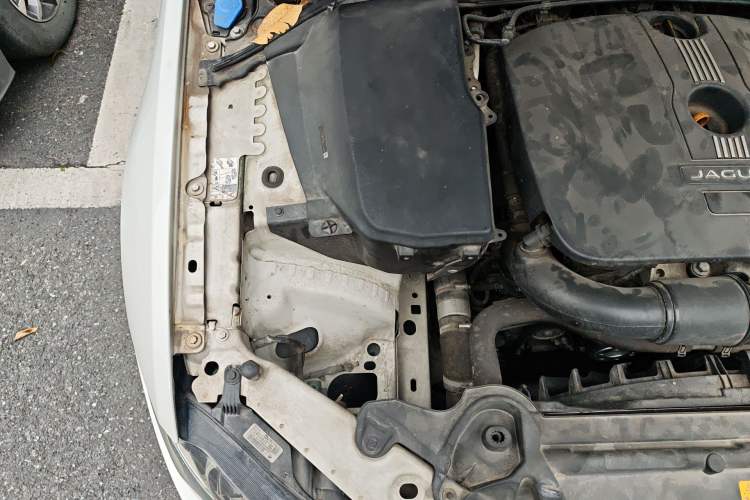 Used Jaguar XF 2015 XF 2.0T 80th Anniversary Collector's Edition Engine Bay Right