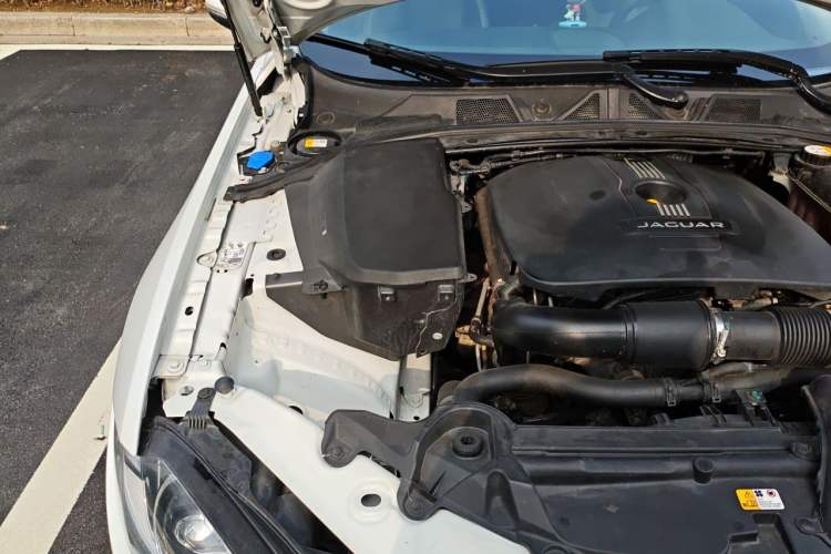 Used Jaguar XF 2015 XF 2.0T Sportbrake Luxury Edition Engine Bay Right