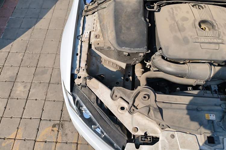 Used Jaguar XF 2015 XF 2.0T Luxury Edition Engine Bay Right