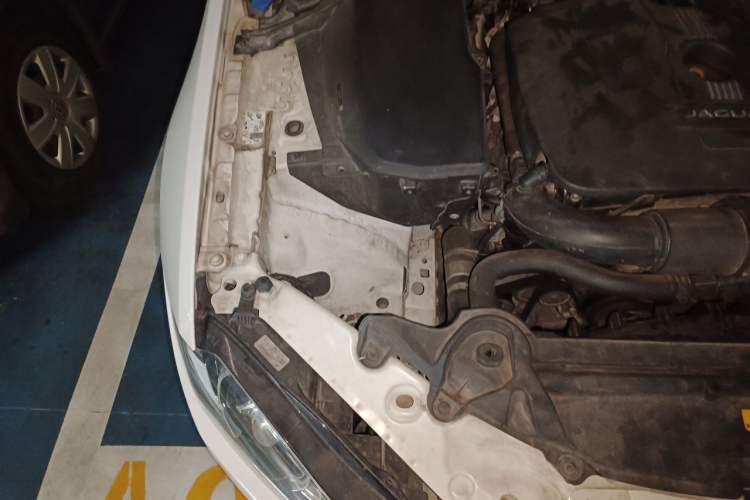 Used Jaguar XF 2015 XF 2.0T 80th Anniversary Collector's Edition Engine Bay Right