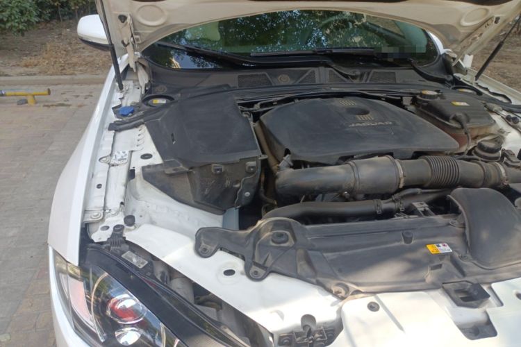 Used Jaguar XF 2015 XF 2.0T 80th Anniversary Collector's Edition Engine Bay Right