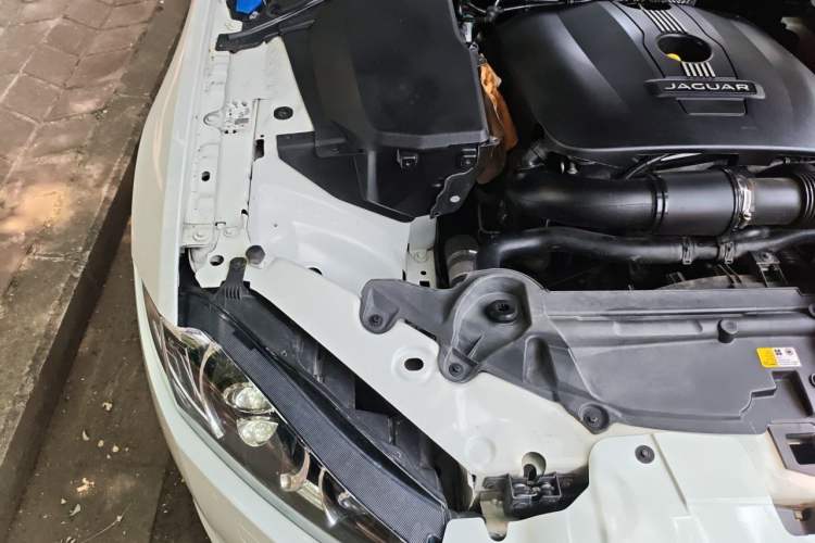 Used Jaguar XF 2015 XF 2.0T Sportbrake Luxury Edition Engine Bay Right