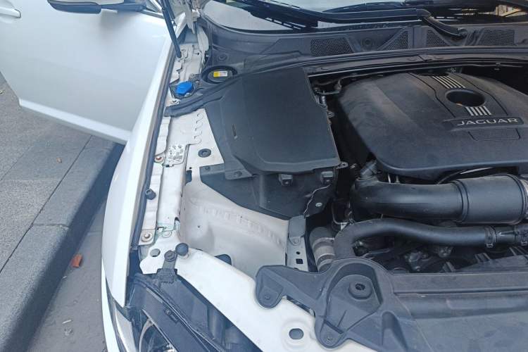 Used Jaguar XF 2015 XF 2.0T Prestige Edition Engine Bay Right