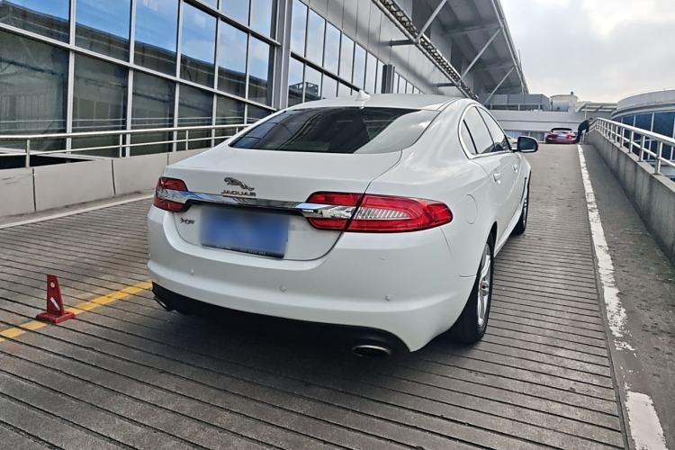 Used Jaguar XF 2015 XF 2.0T Prestige Edition Exterior 5