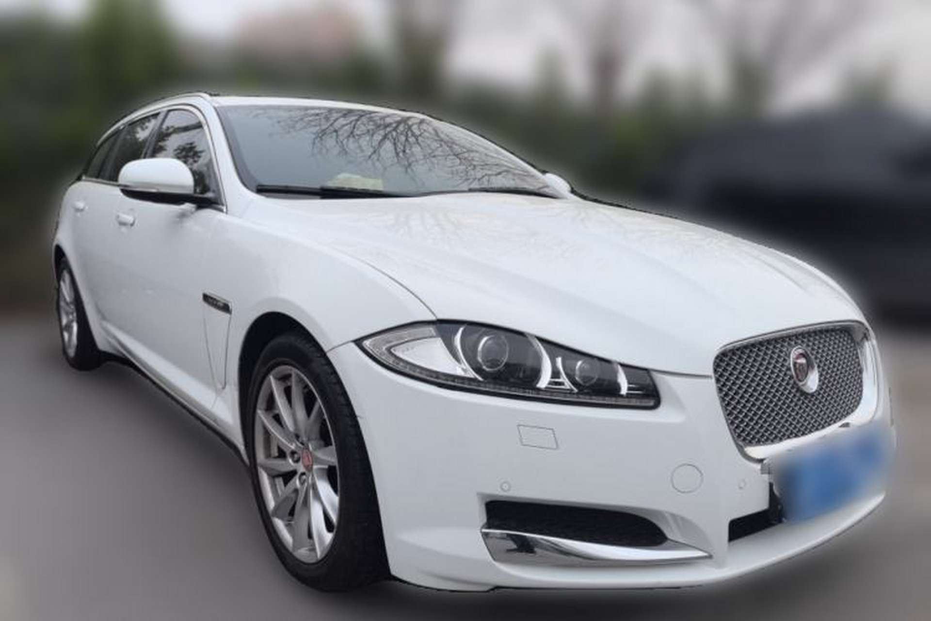 Used Jaguar XF 2015 XF 2.0T Sportbrake Luxury Edition Front Right 45 Deg