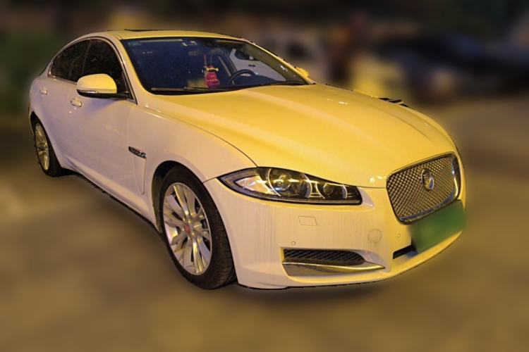 Used Jaguar XF 2015 XF 2.0T Luxury Edition Front Right 45 Deg