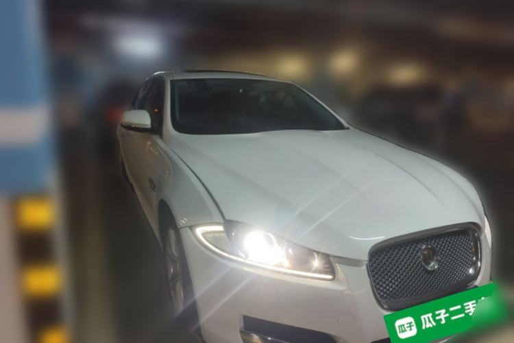 Used Jaguar XF 2015 XF 2.0T 80th Anniversary Collector's Edition Front Right 45 Deg